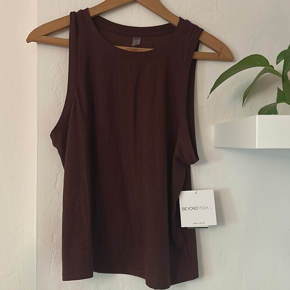 Beyond Yoga women’s tank crop